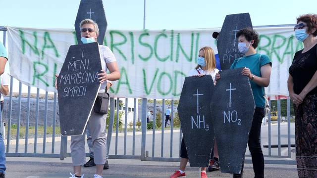 Prosvjedovali zbog otpada u Marišćini: Uskraćujete nam pravo na čisti zrak i trujete nas!