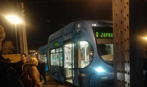 Tramvaj je iskočio iz tračnica: Promet blokiran, velike kolone