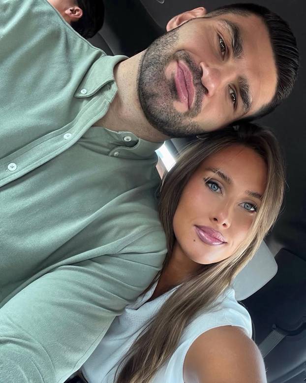 FOTO Ovo je ljepotica koja je osvojila srce Filipa Hrgovića. Od početka stoji uz 'El Animala'...