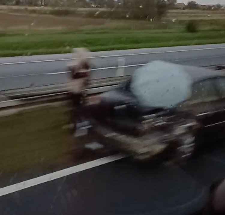 VIDEO Sudarili se kombi i auto na autocesti A3 kod Kutine, jedan čovjek prebačen u bolnicu