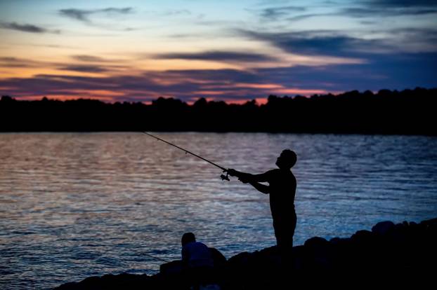 Pula: Pecanje uz zalazak sunca