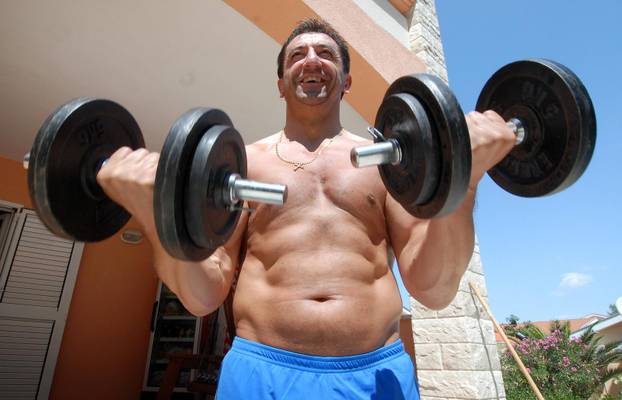 ARHIVA - 2009. Vir: Darko Milinovi? na godišnjem odmoru radi na svom tijelu