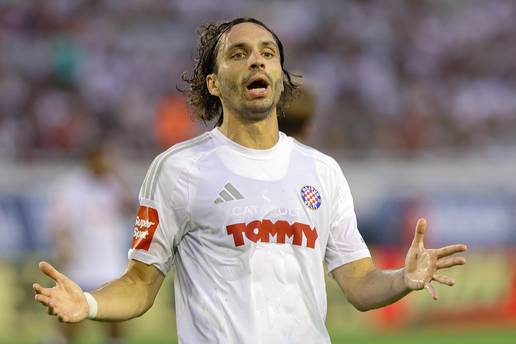 Pred ulazom u stan hajdukovca Krovinovića ispisali novi grafit