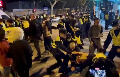 Kineski policajci pretukli su i uhitili novinara BBC-a tijekom korona prosvjeda u Šangaju