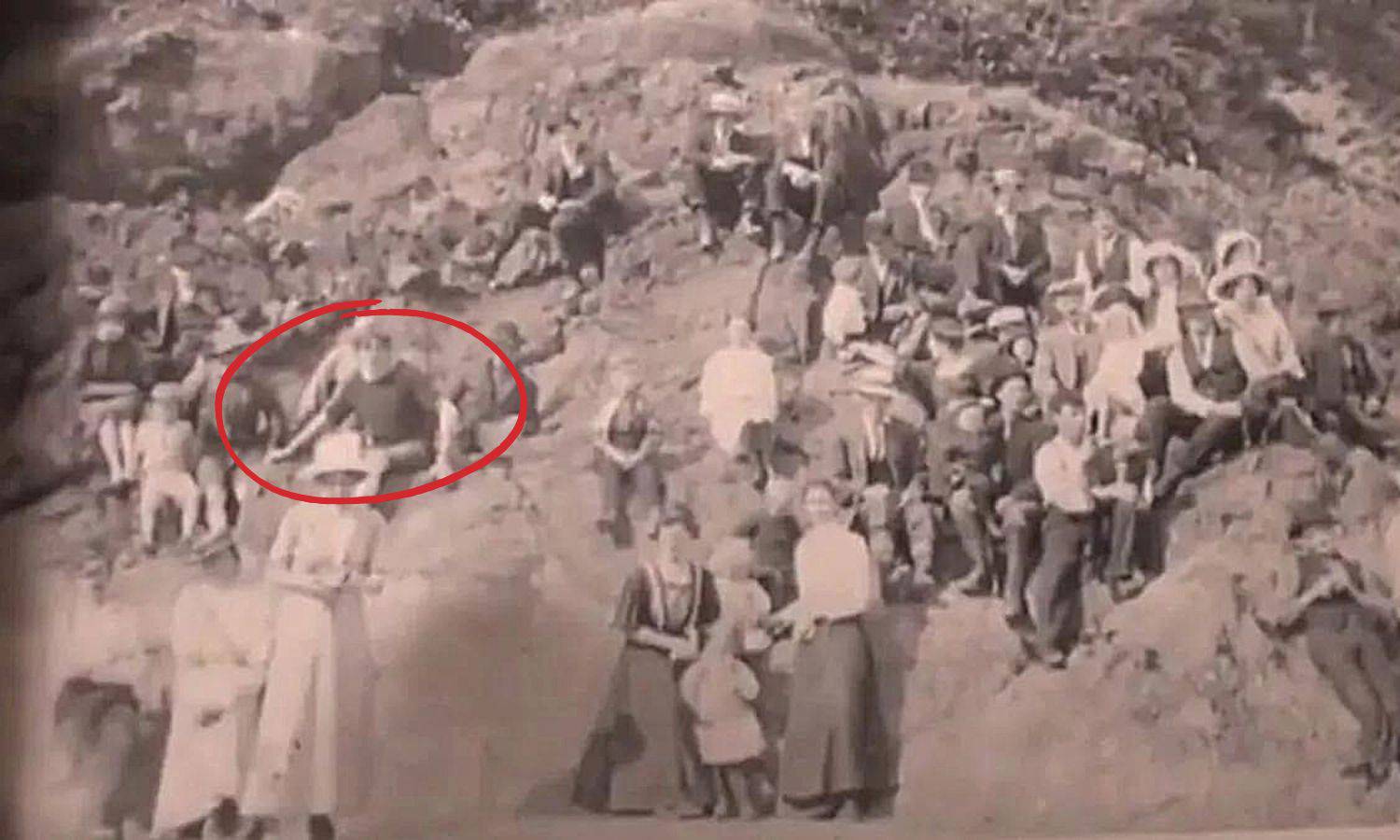 Misteriozna fotka iz 1917.: 'Ovaj tip... Pa pogledajte mu odjeću  i frizuru. Nije on iz tog vremena'