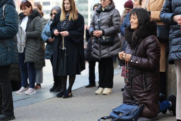 Zagreb: Muška molitva i popratni prosvjed na glavnom gradskom trgu