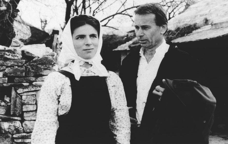 Mira Furlan je na stup srama prikovana zbog veze sa srpskim redateljem i 'izdaje' zemlje...