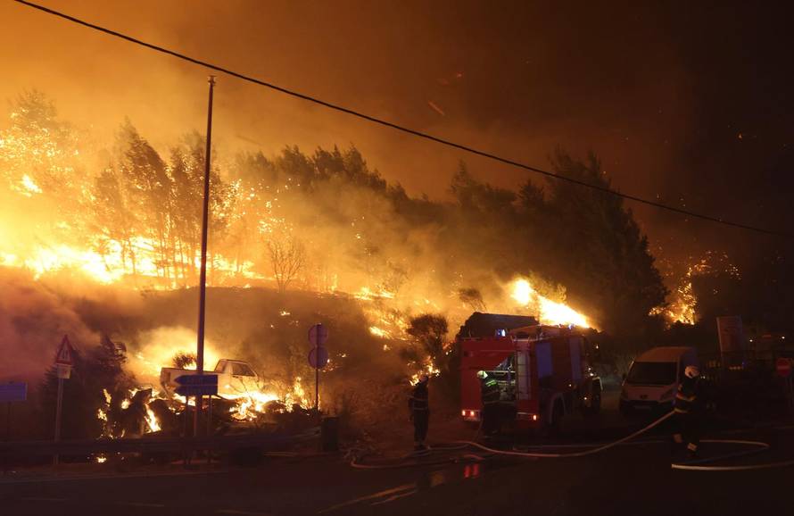 Omiš: Katastrofalna noć na požarištu kod Omiša.