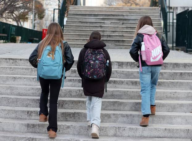 &Scaron;ibenik: Po?elo drugo polugodi&scaron;te i u?enici se vratili u &scaron;kolske klupe