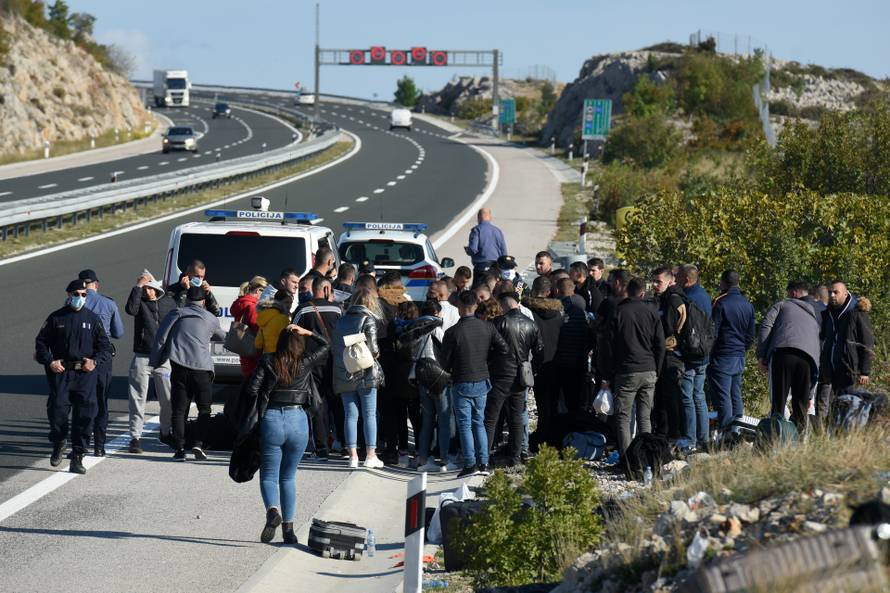 Kod odmorišta Jasenice na autocesti A1 autobus izletio s ceste