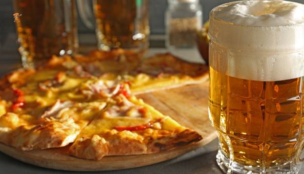 FOTO Danas je svjetski dan piva i pizze! Hoćete li ga 'proslaviti'?
