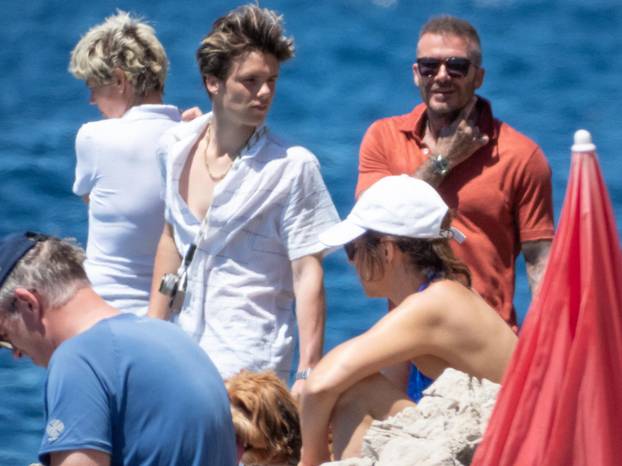 EKSKLUZIVNE FOTOGRAFIJE David Beckham veselo fotografirao Victoriu i djecu na odmoru u Hrvatskoj 