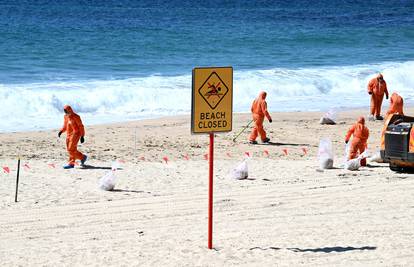 FOTO Misteriozne crne loptice preplavile plaže u Sydneyju, stručnjaci otkrili o čemu se radi