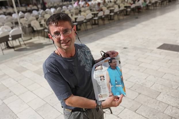 Zadar: Zadarski modni ma?ak Jadranko u šetnji gradom