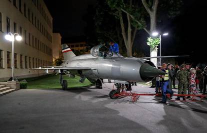 'Osvetnik Dubrovnika' izložen u ocvaloj firmi, Perešinov MiG-21 stoji zaboravljen u hangaru...