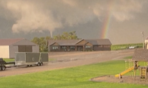 Nesvakidašnji prizor: U isto vrijeme snimili dugu i tornado