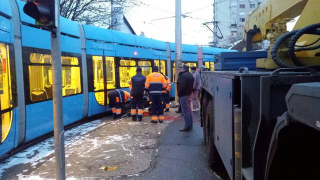 Tramvaj broj 6 na Črnomercu jutros je iskliznuo iz tračnica