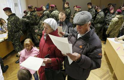 Ukrajinci na izborima, a hakeri su napali izborno povjerenstvo