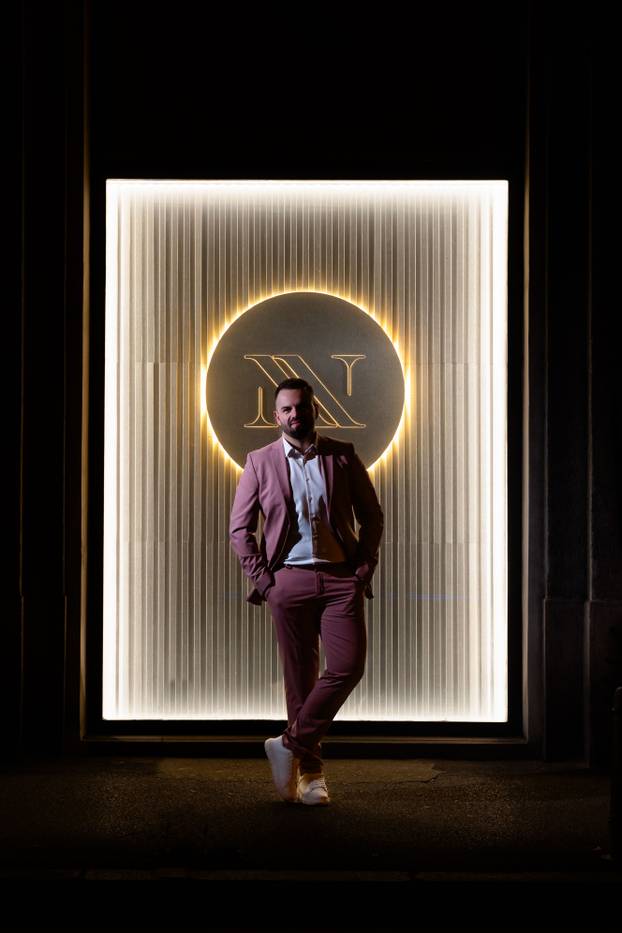 Narodne novine u novom ruhu: Dizajner Matej Kušević oduševio novim izgledom izloga