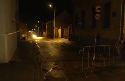 Uživo s praznih petrinjskih ulica:  Ljudi su uplašeni, boje se ići spavati. Ovo je užas...