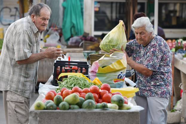 Šibenik: Subotnja ponuda vo?a i povr?a na gradskoj tržnici