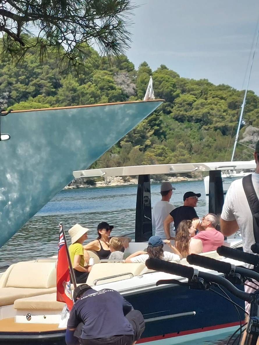 FOTO Jeff Bezos i Lauren nakon vjenčanja ponovno u Hrvatskoj! 'Mahali su, bili su baš opušteni'