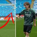 VIDEO Modrić pokazao kako je 'vruć' prije Cityja i oduševio navijače: Čuvaj to za utakmicu!