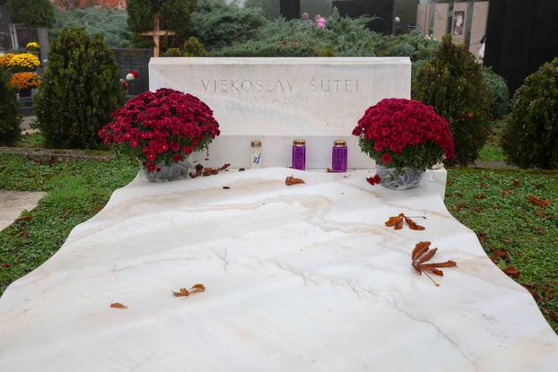 Zagreb: Posljednja počivalista poznatih Hrvata na groblju Mirogoj