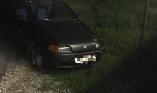 Vlak udario auto, odbacio ga na drugu stranu: Vozač pobjegao