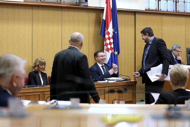 Zagreb: Sabor raspravlja o paketu mirovinskih zakona