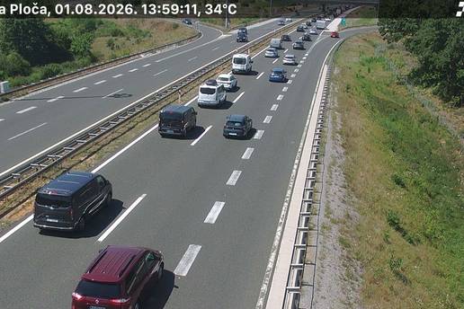 UDARNI VIKEND Kolona od 10 km na Bajakovu, gu&zcaron;ve prema moru, zastoji na autocestama