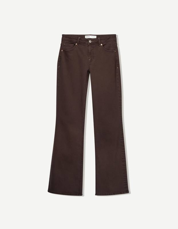 Smeđe traperice su jesenski hit: Donosimo najbolje i najjeftinije