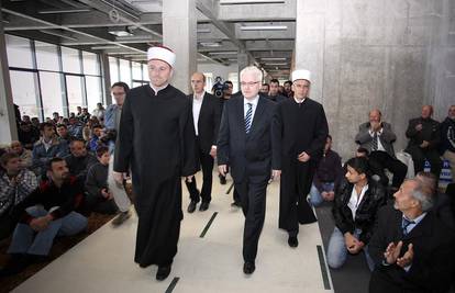 Ivo Josipović posjetio Islamski centar i čestitao je Bajram