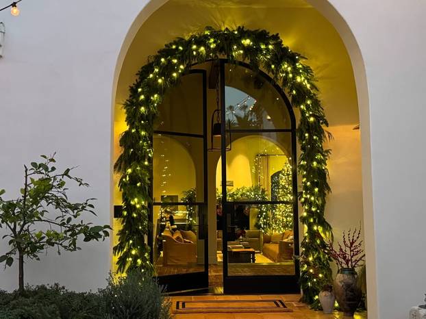 FOTO Kardashianke ovogodišnji Božić provele pomalo neobično za njih: Pogledajte što su radile