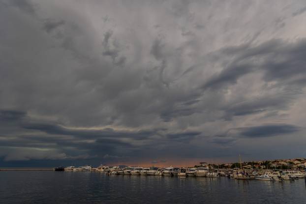 Novalja: Dolazak olujnog nevremena nad Novalju