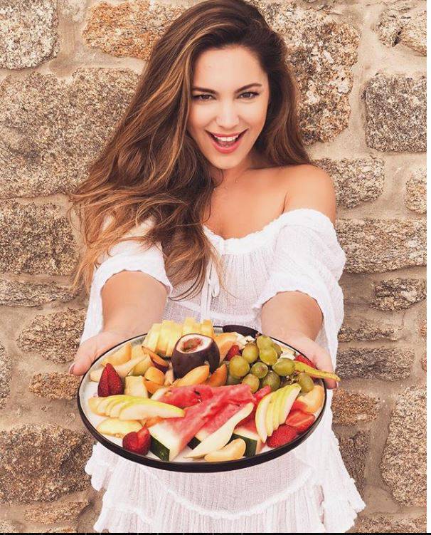 Model Kelly Brook: 'Dečko mi kontrolira što jedem i pijem...'