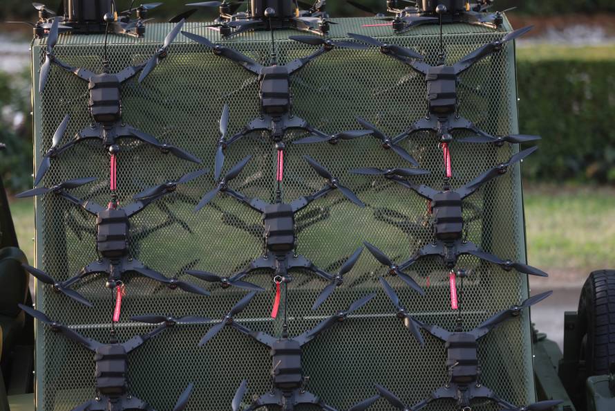 Zagreb: Prolazak motoriziranog i mehaniziranog postroja u povodu 30. obljetnice VRO Oluja