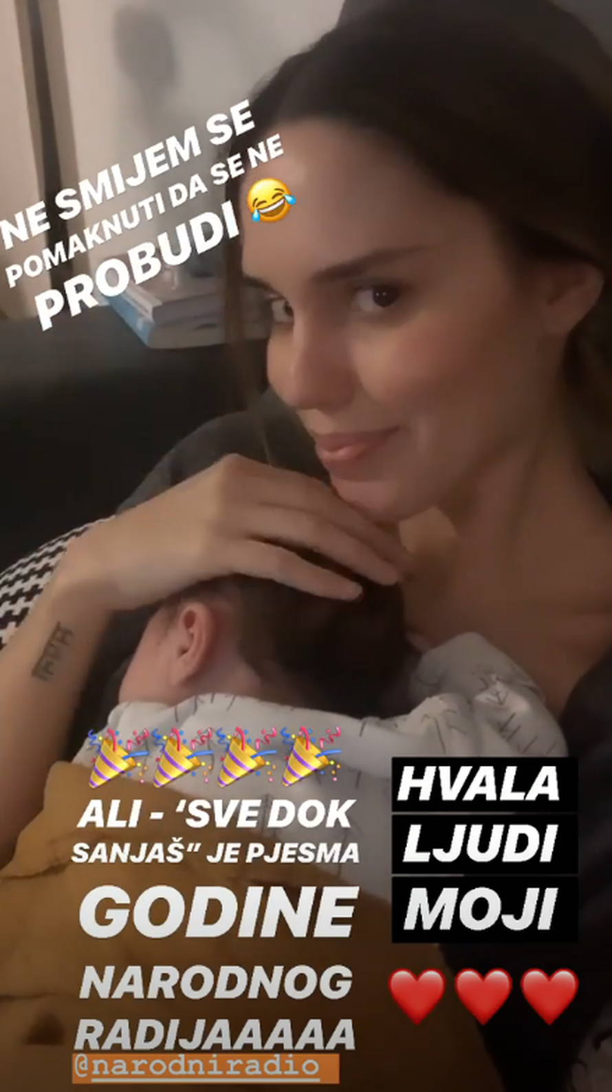 Franki još jedan kipić: Pažljivo 'slavila' da ne probudi Viktora