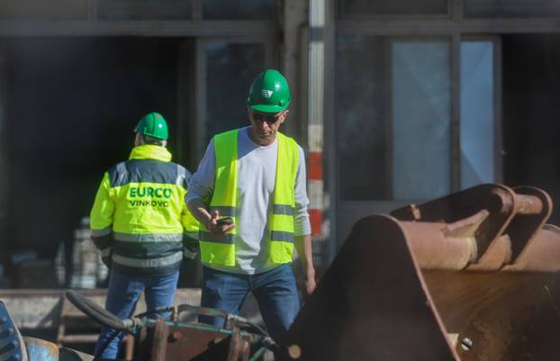 Zagreb: Bageri ruše popratni dio Vjesnikovog nebodera