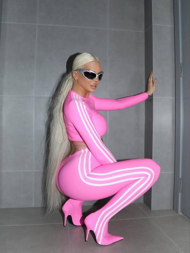 Karleuša objavila fotku: Ovdje imam 14 godina. Lagala sam  da je 18 da mogu na izbor za miss!