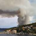 VIDEO Po&zcaron;ar kod Primo&scaron;tena, gasi ga 80 vatrogasaca i zra&ccaron;ne snage. Gori i na otoku Kor&ccaron;uli