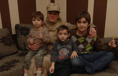 Mama ide u Afganistan: Svoja tri sinčića uvijek nosim u srcu