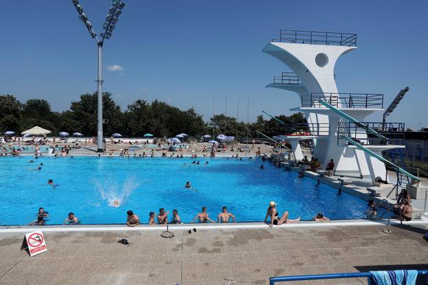 Zbog velikih vru&cacute;ina Grad Zagreb omogu&cacute;io je besplatan ulaz na bazene na &Scaron;alati