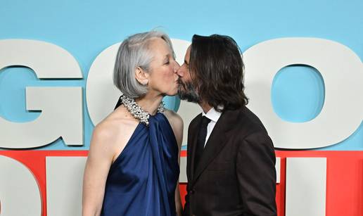 Pao je i poljubac na crvenom tepihu: Keanu Reeves i njegova cura izmjenjivali su nježnosti