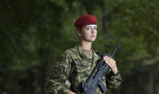 Ženske snage: Moćne, lijepe i naoružane hrvatske vojnikinje