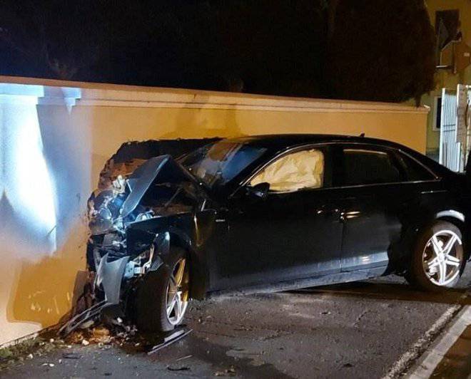 Pijani vozač u Bjelovaru  probio zidnu ogradu Audijem i oštetio kuću: 'Mislila sam da je potres'