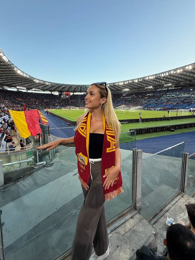 FOTO Pradjed joj je nogometna legenda. I ona ima masu fanova