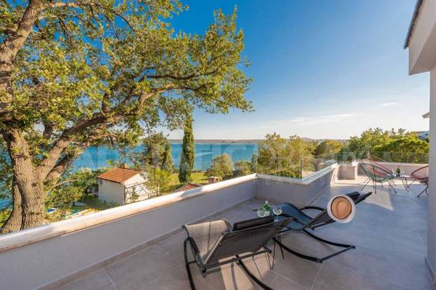FOTO Privatna plaža i infinity bazen: Moderna vila blizu Zadra prodaje se za 3 milijuna eura