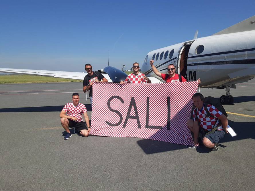 Navijači iz Salija unajmili avion da dođu u Glasgow, a završili u Pragu u kultnoj pivnici Hajduka