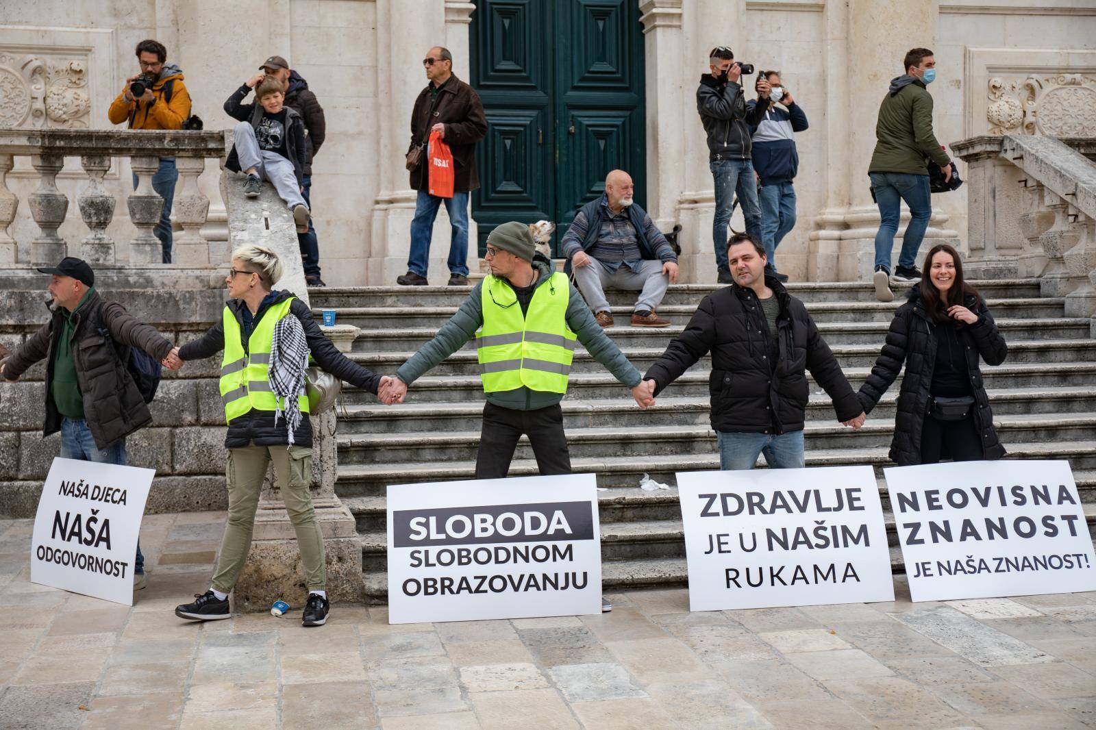 Dubrovčani povorkom podržali slobodu, mir i demokraciju u svijetu